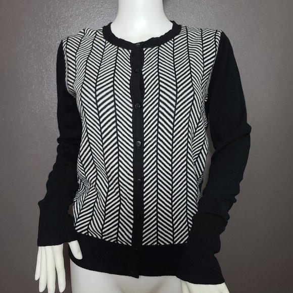 NWoT Merona Black and White Abstract Stripe Print Button Up Sweater - Picture 1 of 6